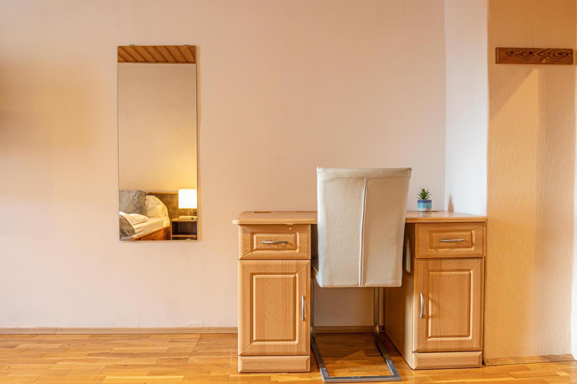 Vienna's Finest Spacious 2br & 1lr Apartment Vienna